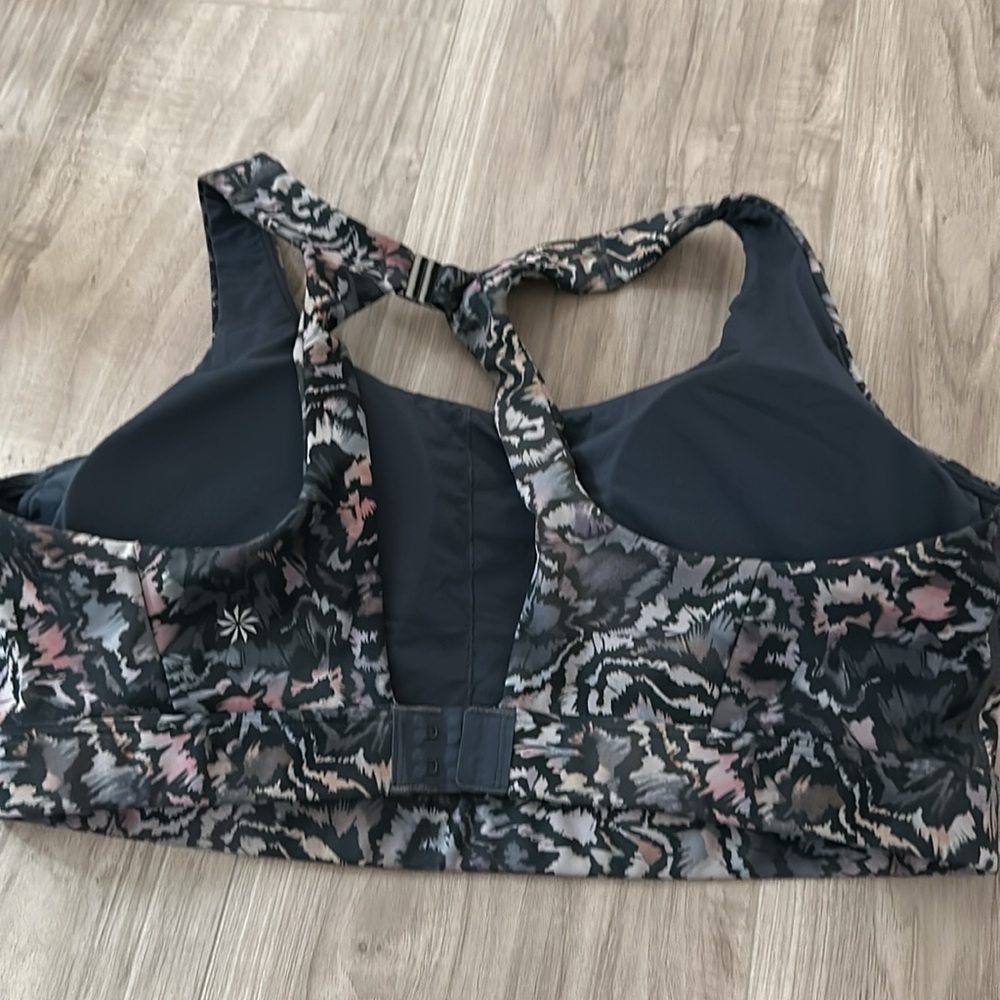 Women’s Athleta sports bra size large - Picture 2 of 2